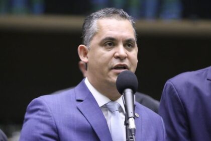 Comissão aprova projeto que define como infração grave atirar objetos para fora do veículo