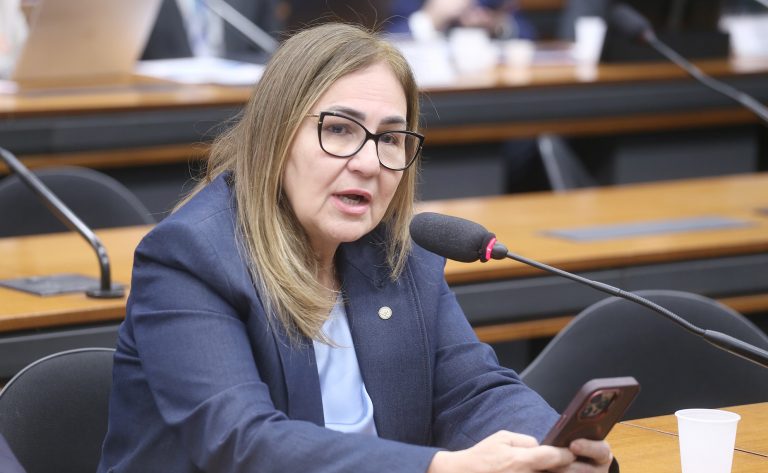 Comissão aprova projeto que inclui supervisores das secretarias de Educação em regras de aposentadoria especial