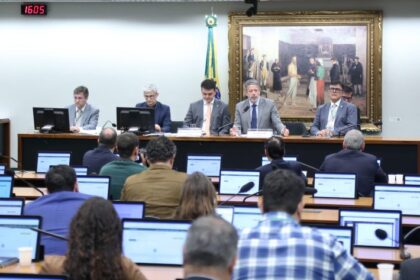 Comissão da Câmara aprova projeto que isenta de Imposto de Renda quem ganha até R$ 5 mil mensais