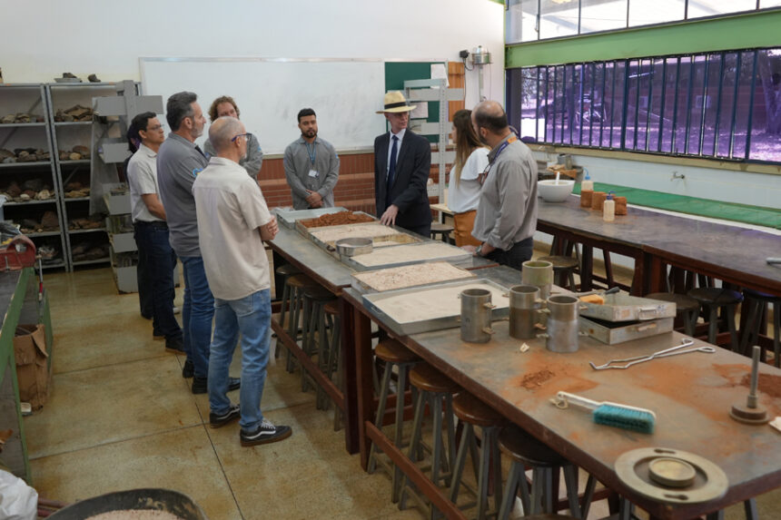 Equipe do TCETO realiza visita aos laboratórios de pavimentação do IFTO