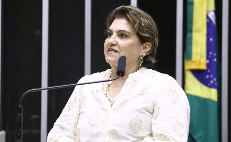 Cancelado debate com a ministra da Mulher sobre violência contra mulheres no esporte