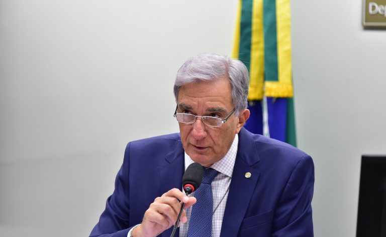 Comissão debate acordo de compartilhamento de riscos para adoção de novos tratamentos pelo SUS