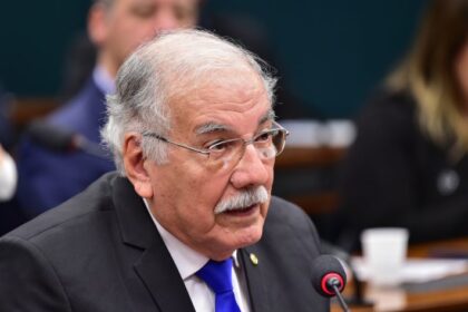 Comissão aprova prioridade para criança de colo e pessoa com mais de 80 anos