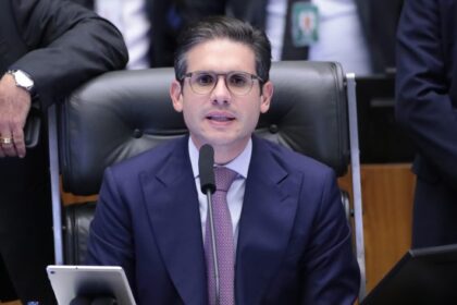 Motta quer pautar projetos sobre proteção de crianças e adolescentes no meio digital