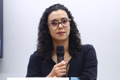 Para debatedores, inteligência artificial pode ajudar idosos a cuidar da saúde