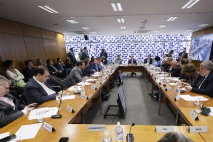 Líderes definem que projeto da anistia e a mudança do foro privilegiado não entram na pauta desta semana