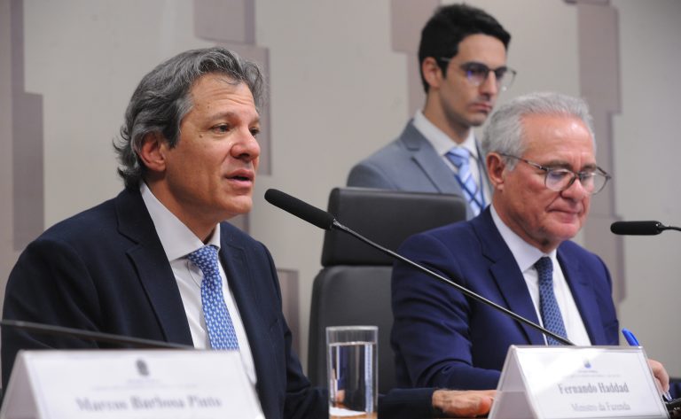 Haddad defende ajustes tributários para o setor financeiro em comissão mista do Congresso Nacional