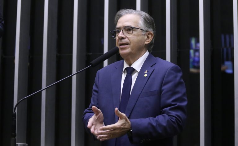 Câmara aprova nova regra de incidência tributária para serviços de guincho, guindaste ou içamento