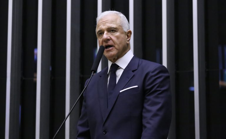Deputado alerta para evasão fiscal bilionária revelada pela Operação Carbono Oculto; ouça a entrevista